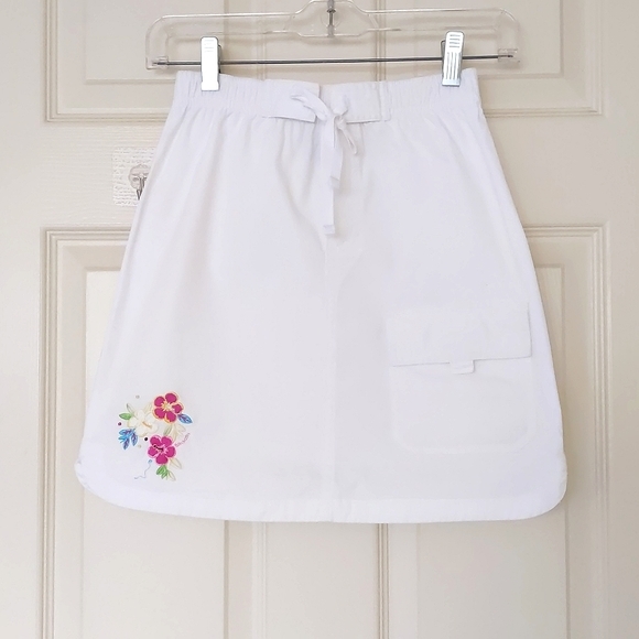 NWOT. OshKosh B'gosh 100% Cotton Skirt w/embroidered multi color flowers, pocket - Picture 1 of 4